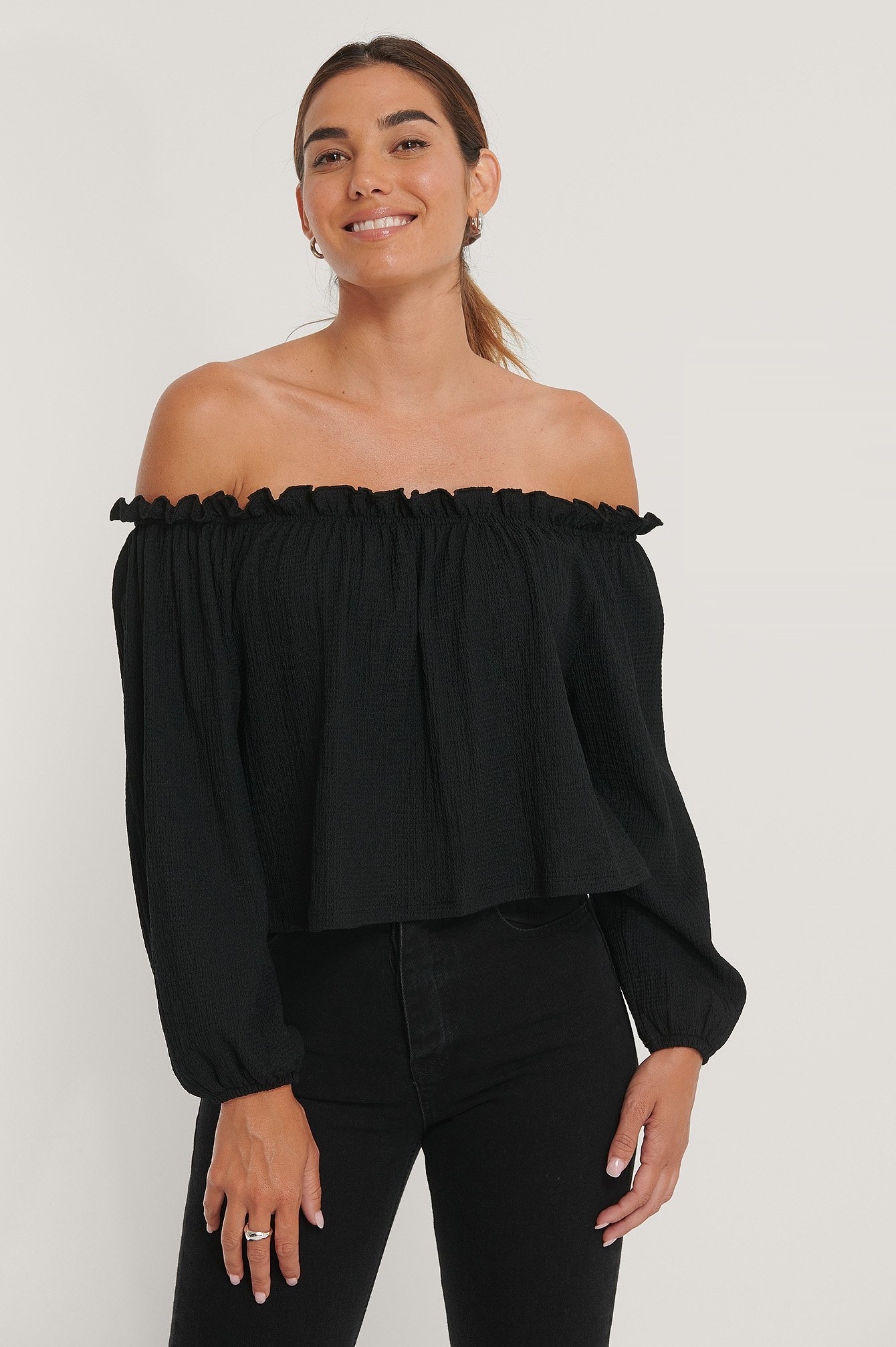 Off Shoulder Crepe Top Black | NA-KD