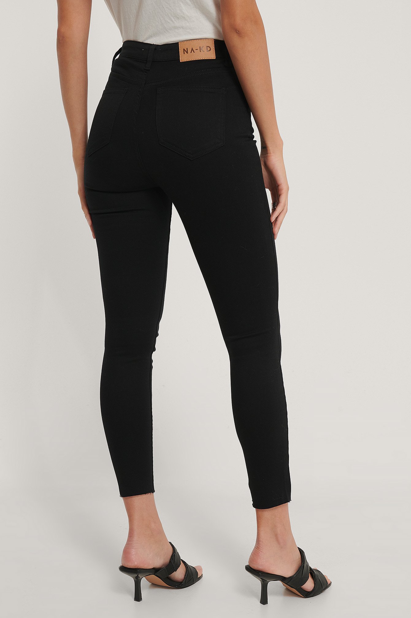 women's black skinny jeans