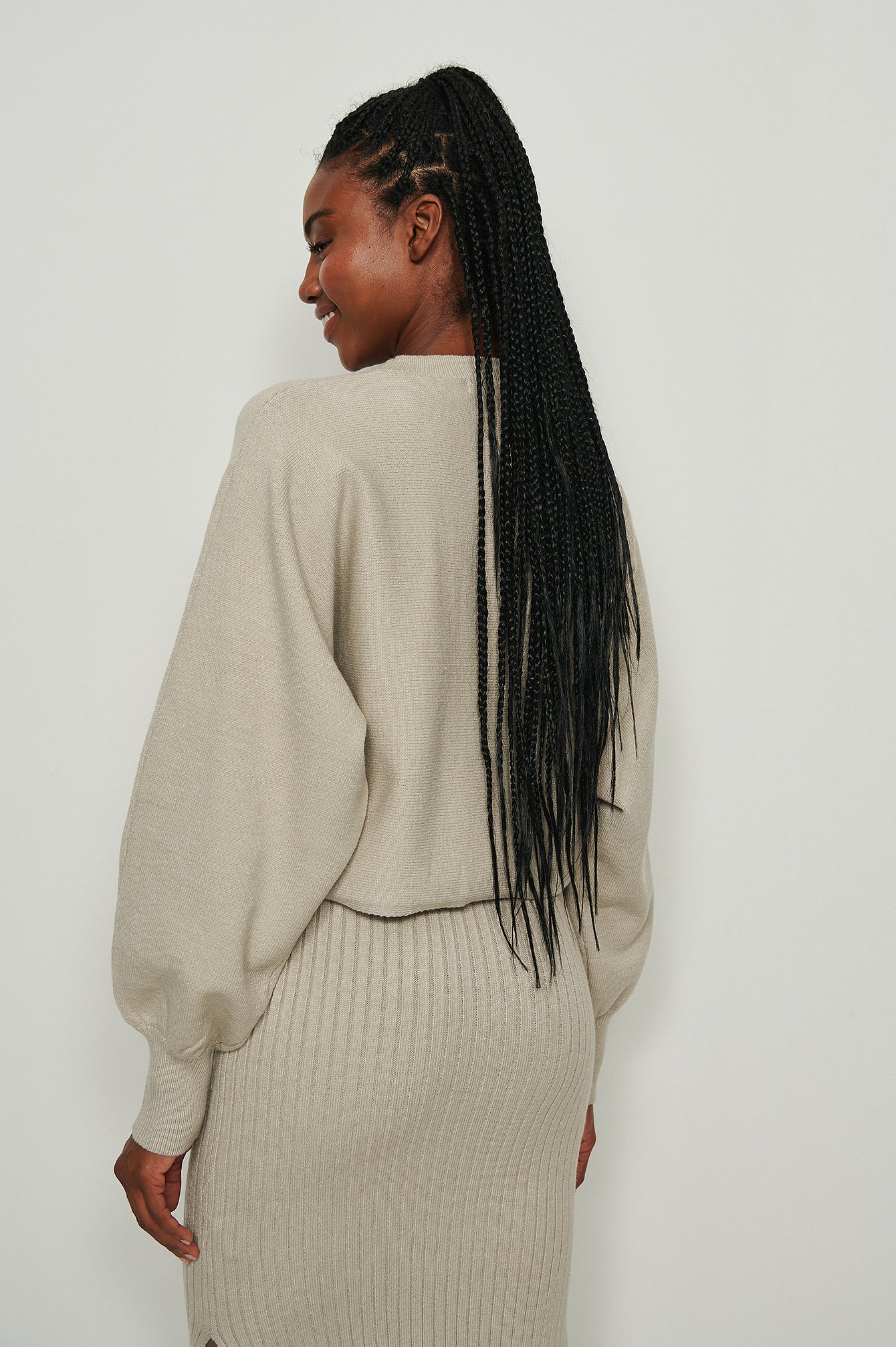 round neck cropped knitted sweater