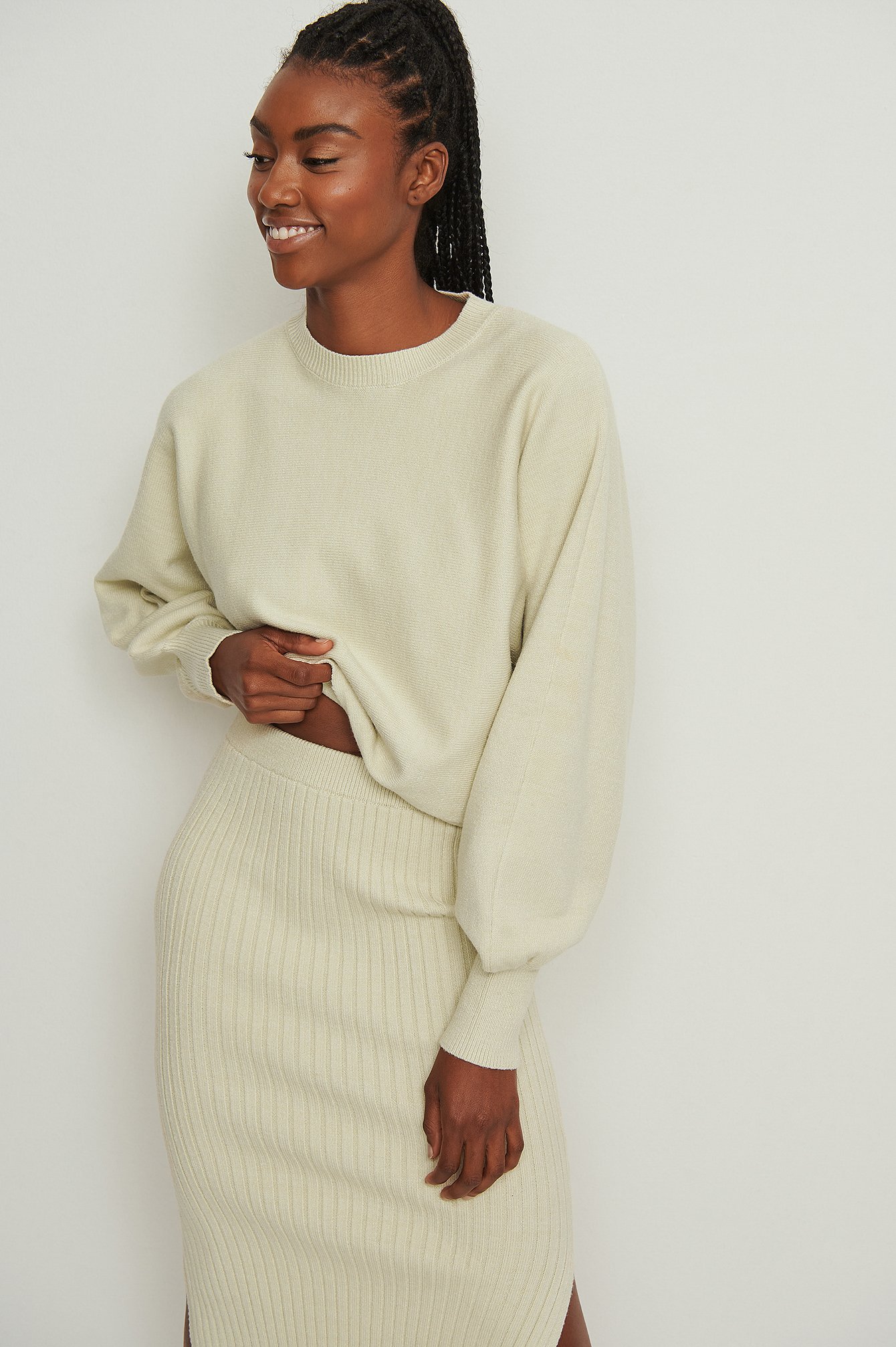 Round Neck Cropped Knitted Sweater Offwhite | NA-KD