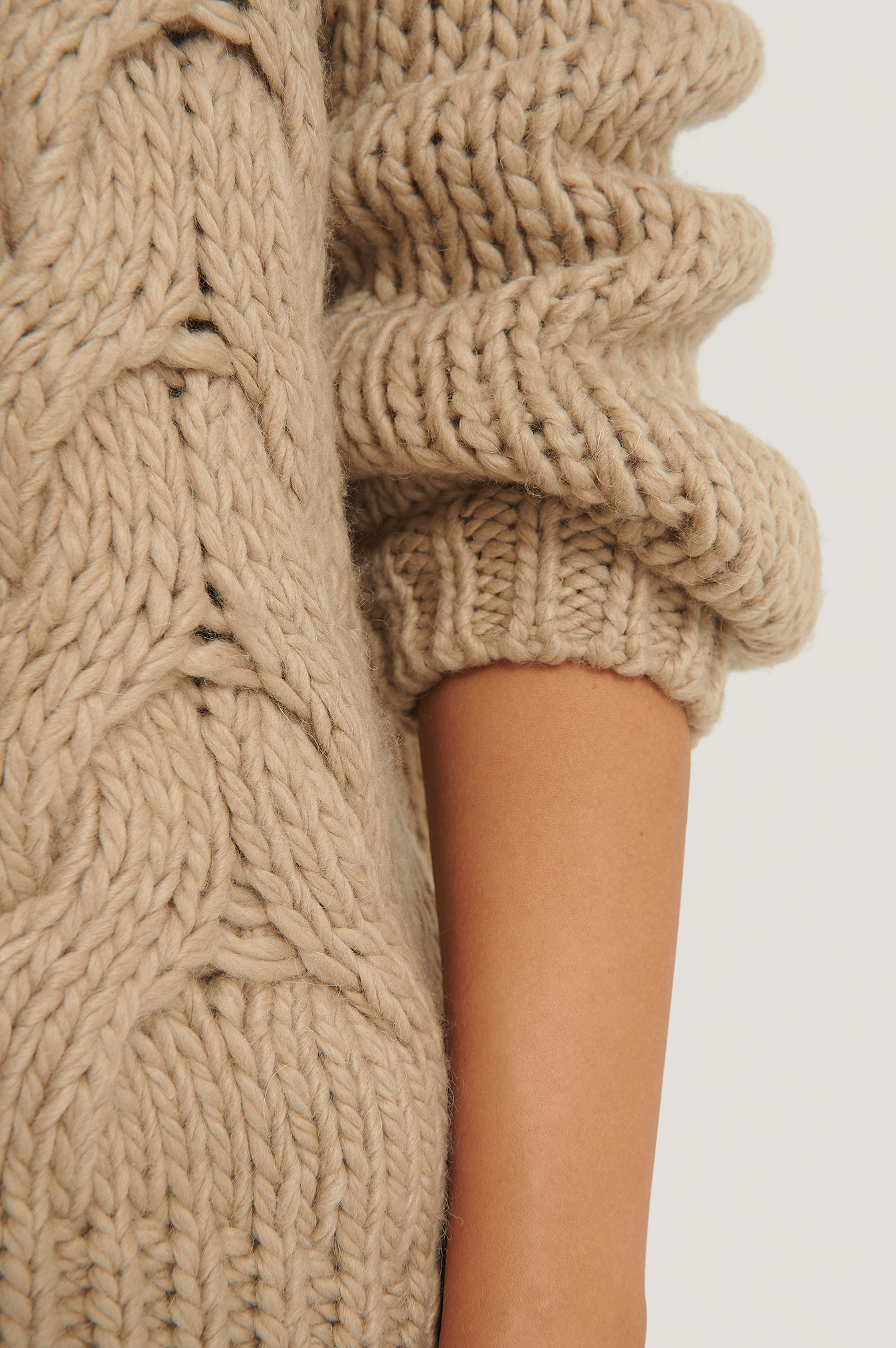 Wool Blend Round Neck Heavy Knitted Cable Sweater Beige Na