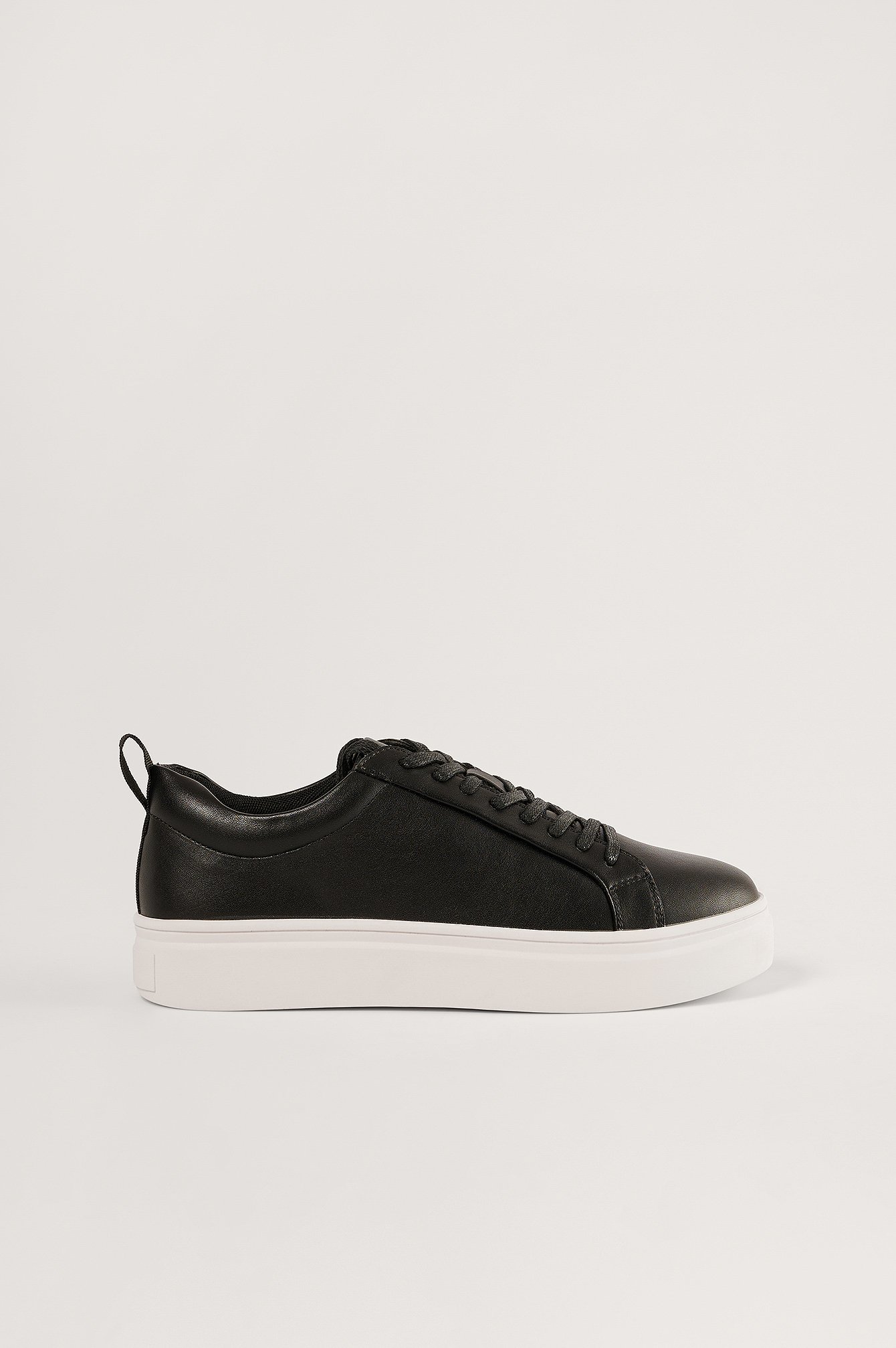 Slim Laces Court Trainers Black | NA-KD