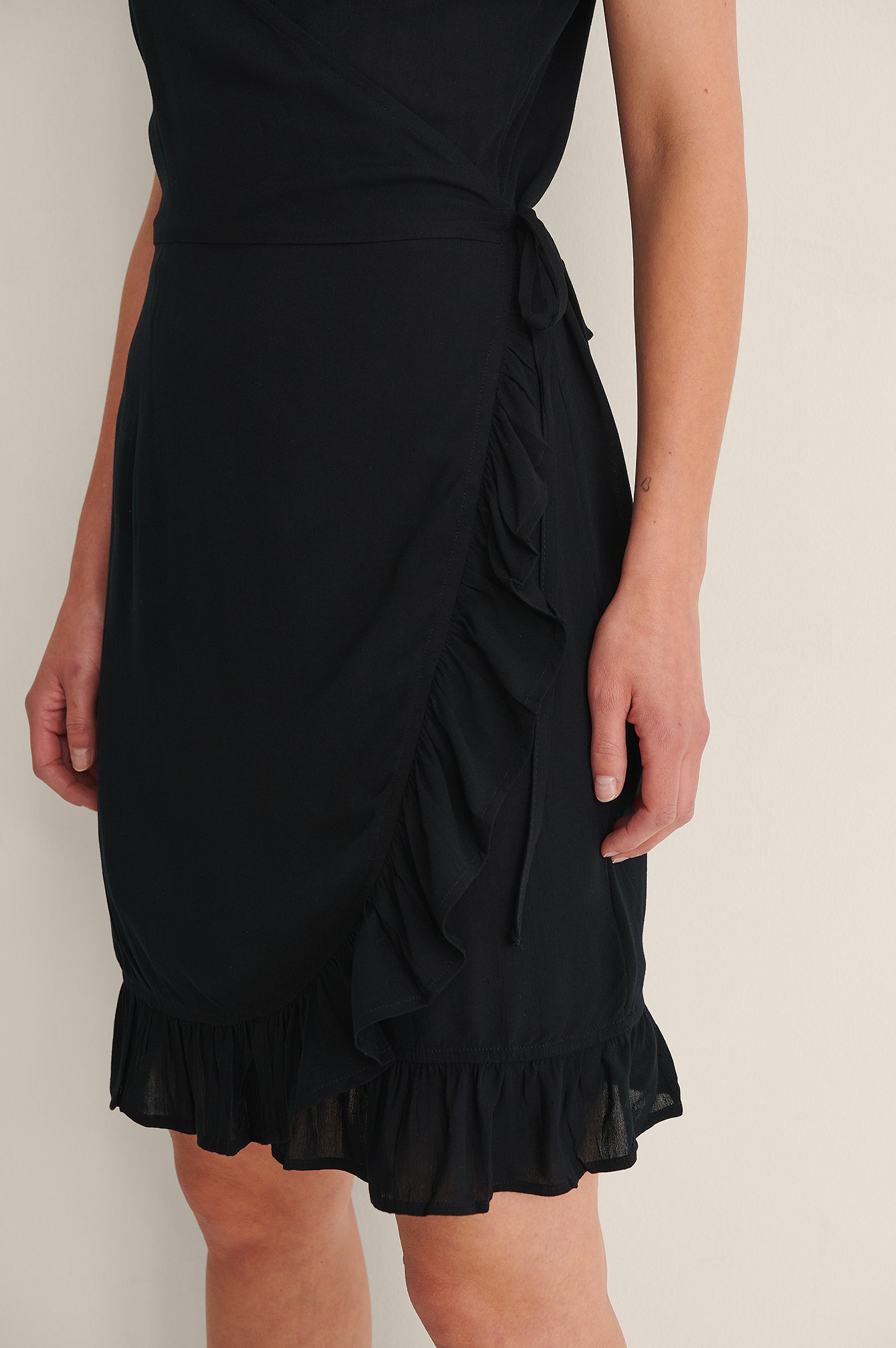 Black spaghetti strap wrap 2024 dress