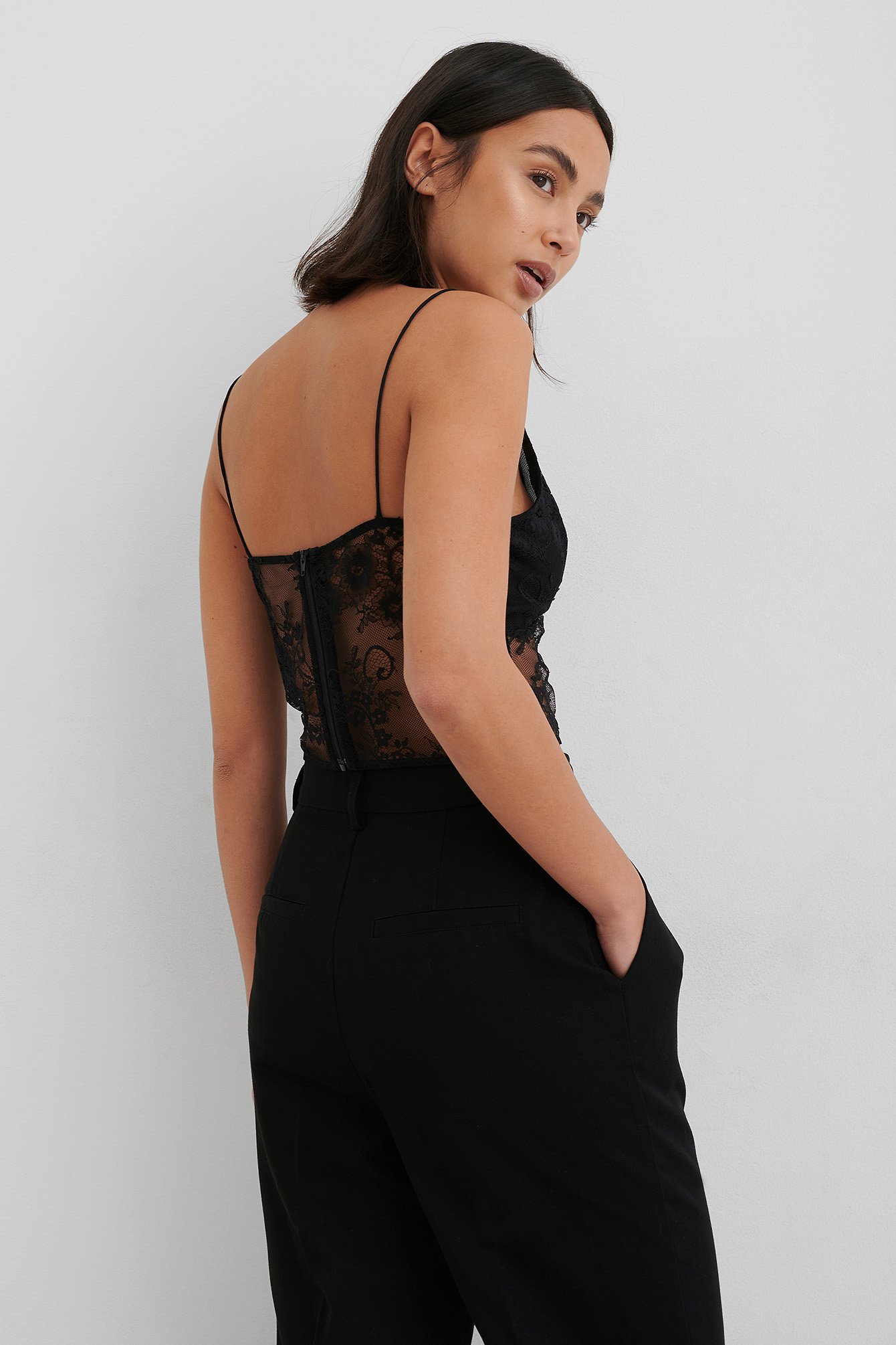 Thin Strap Lace Singlet Black | na-kd.com