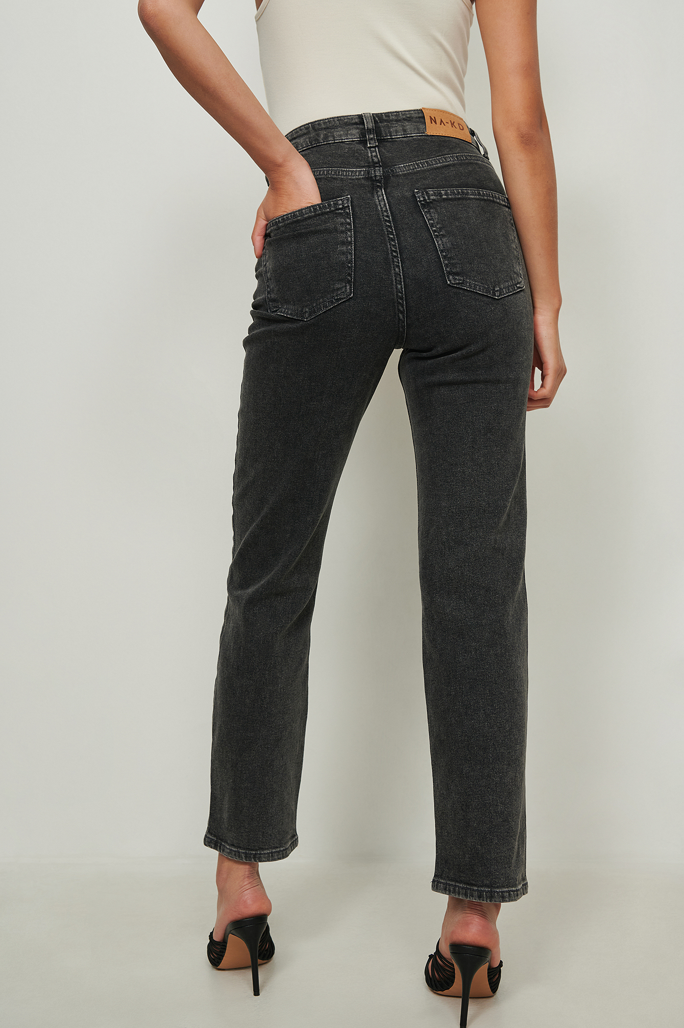 V-shaped Waist Straight Jeans Grey | na-kd.com