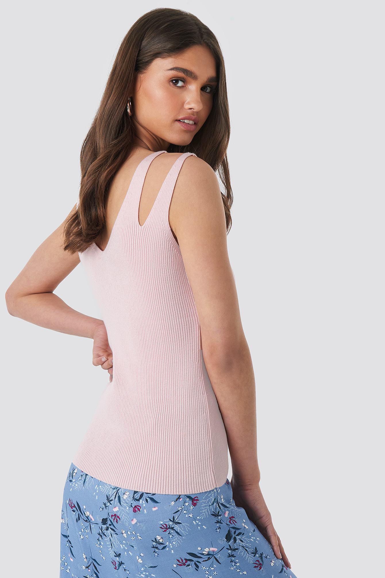 pink v neck tank top