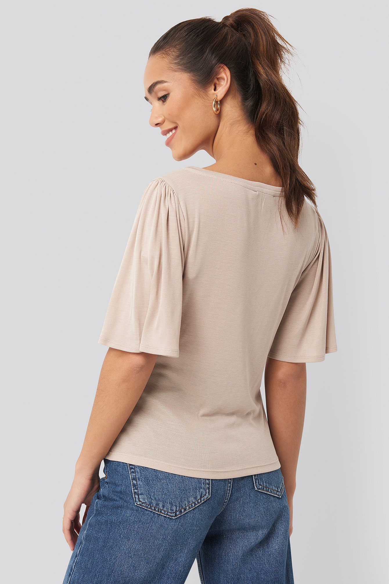 V-Neck Slim Fit T-shirt Beige | na-kd.com