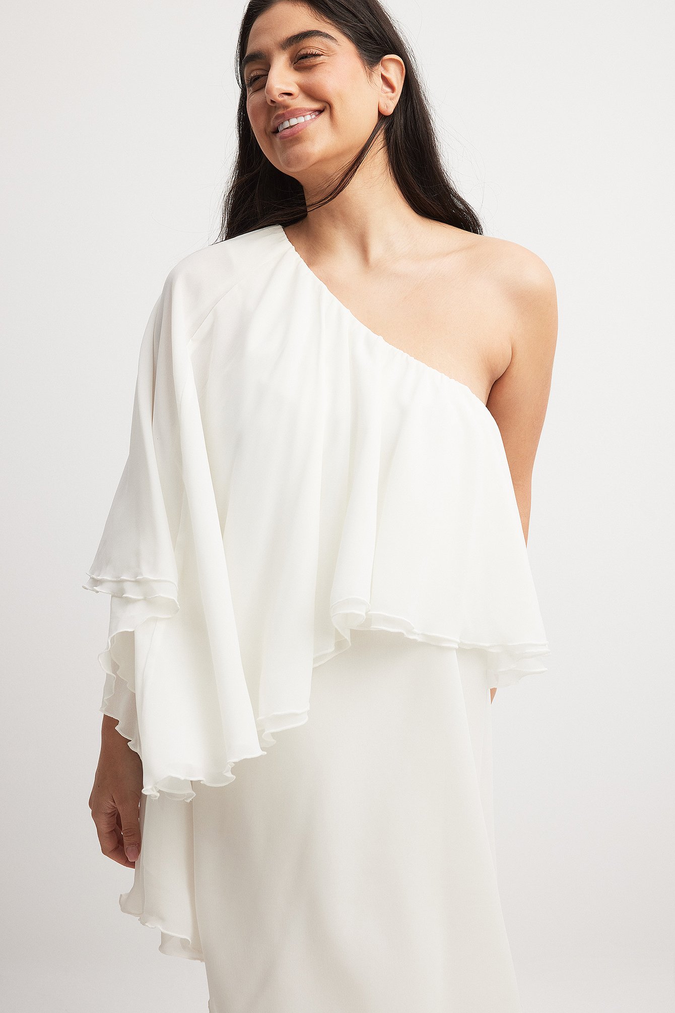 NA-KD Asymmetrisches One-Shoulder-Minikleid aus Chiffon - White