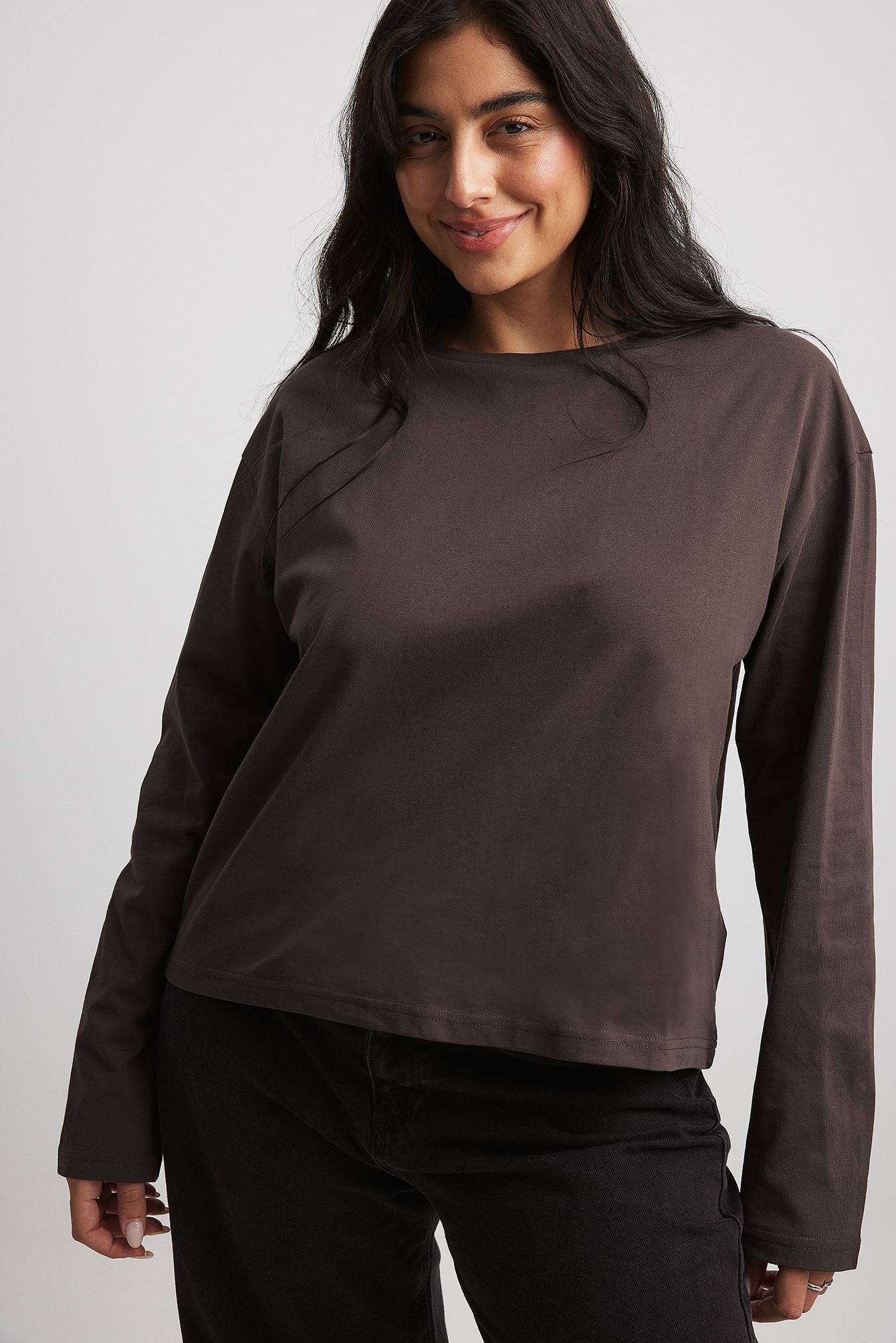 NA-KD MIT EINEM RUNDHALSAUSSCHNITT - Long sleeved top - dark brown