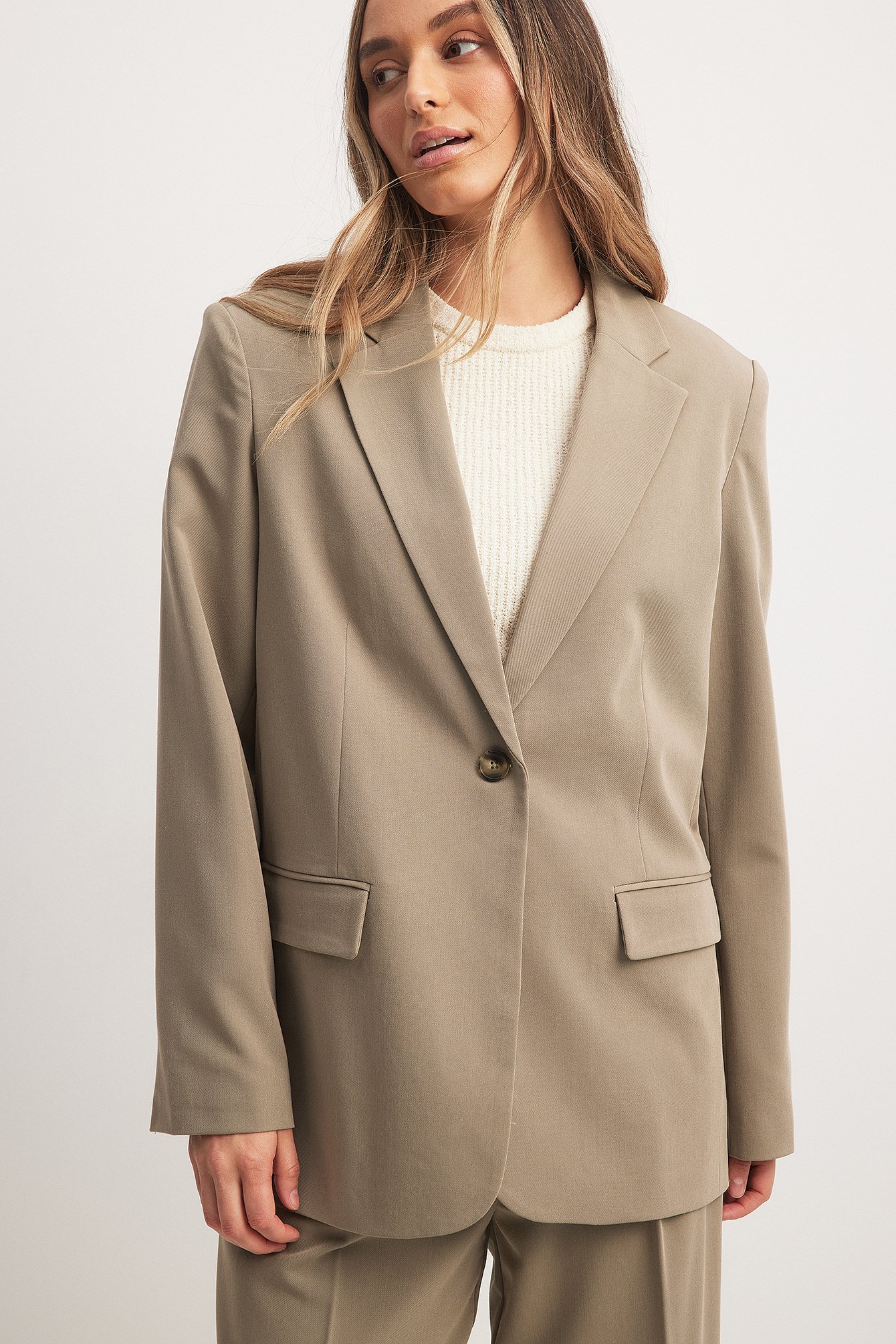 NA-KD Oversize-Blazer mit einem Knopf - Beige