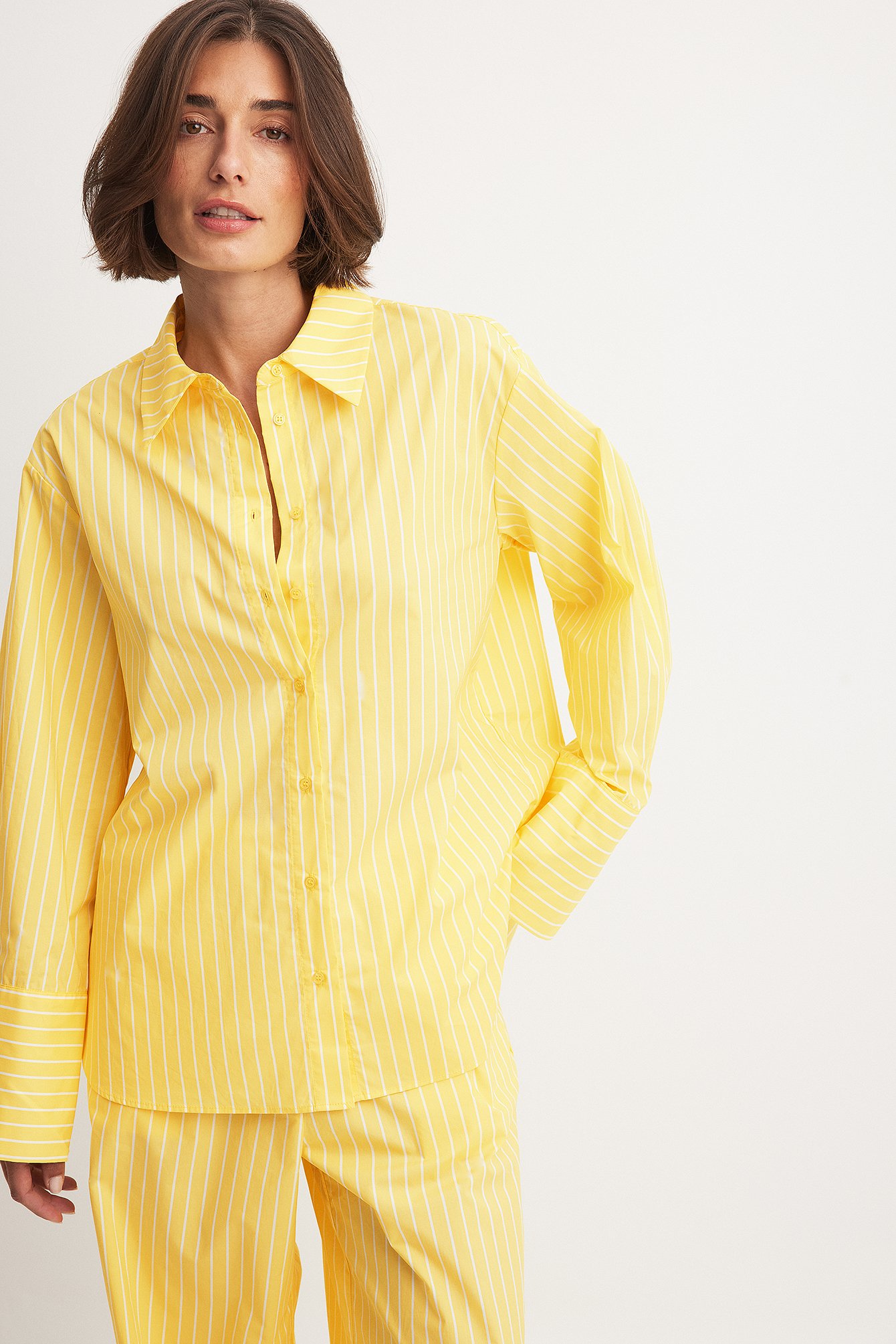 Ashton Wood x NA-KD Gestreiftes Oversize-Baumwollhemd - Yellow