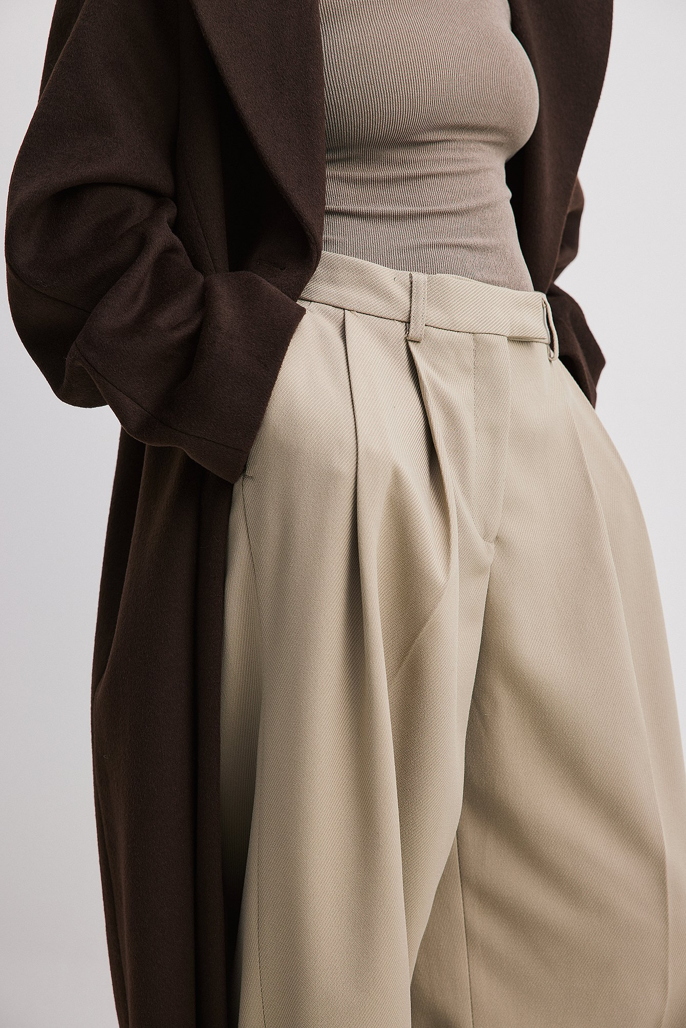 Fold up Straight Mid Waist Pants Beige | NA-KD