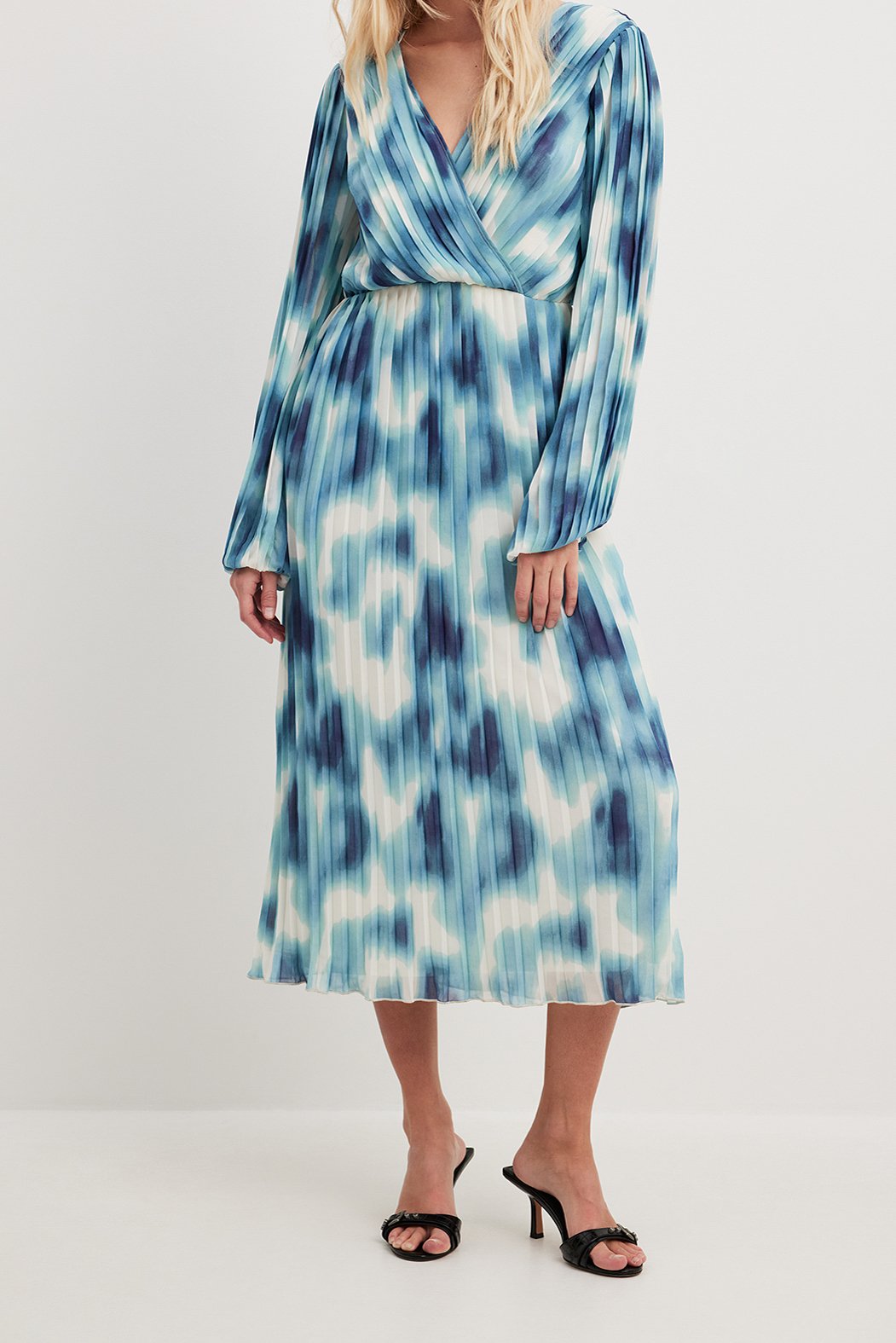 Pleated Overlap Midi Dress Blue | NA-KD