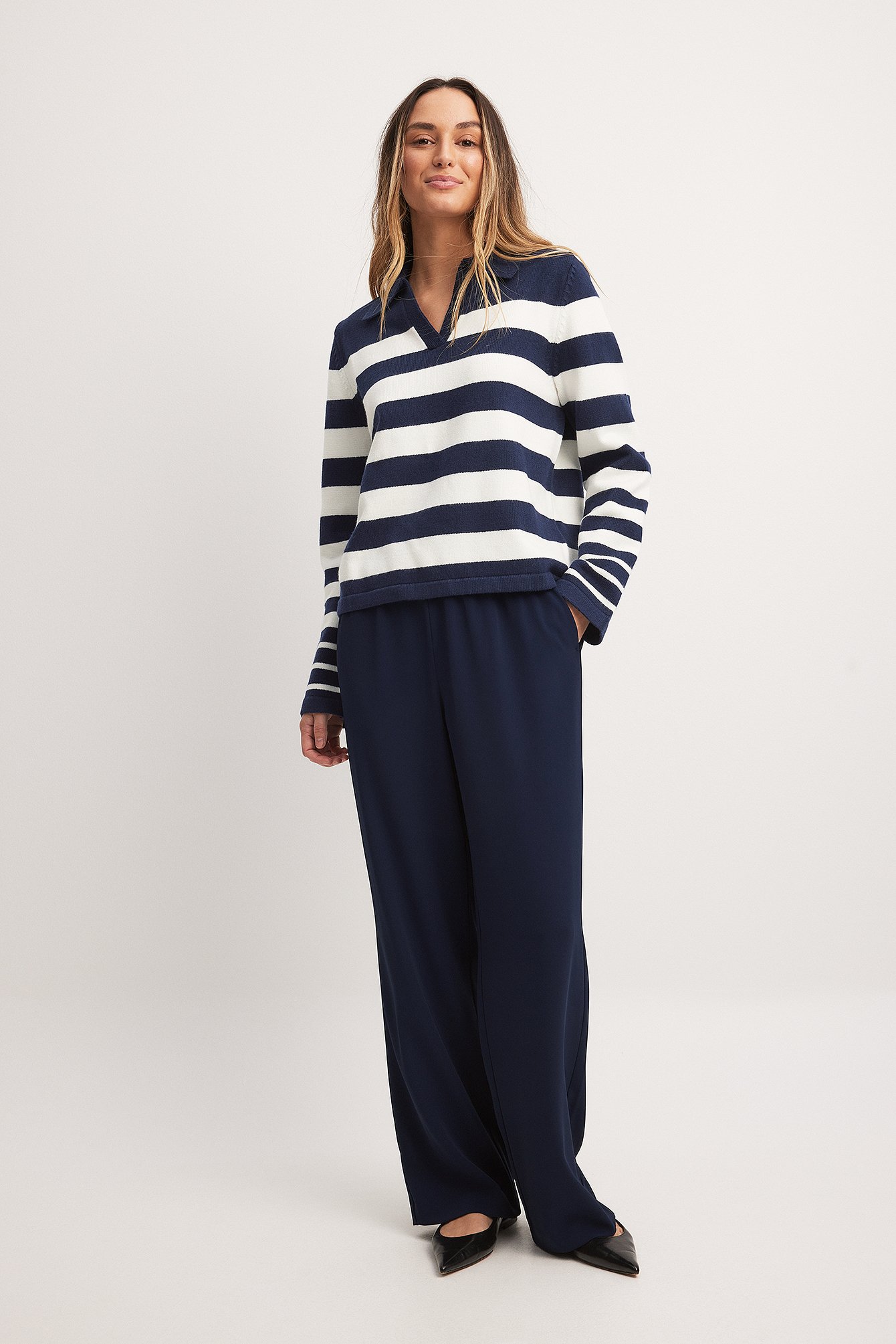 NA-KD Relaxte Hose mit mittelhoher Taille - Navy