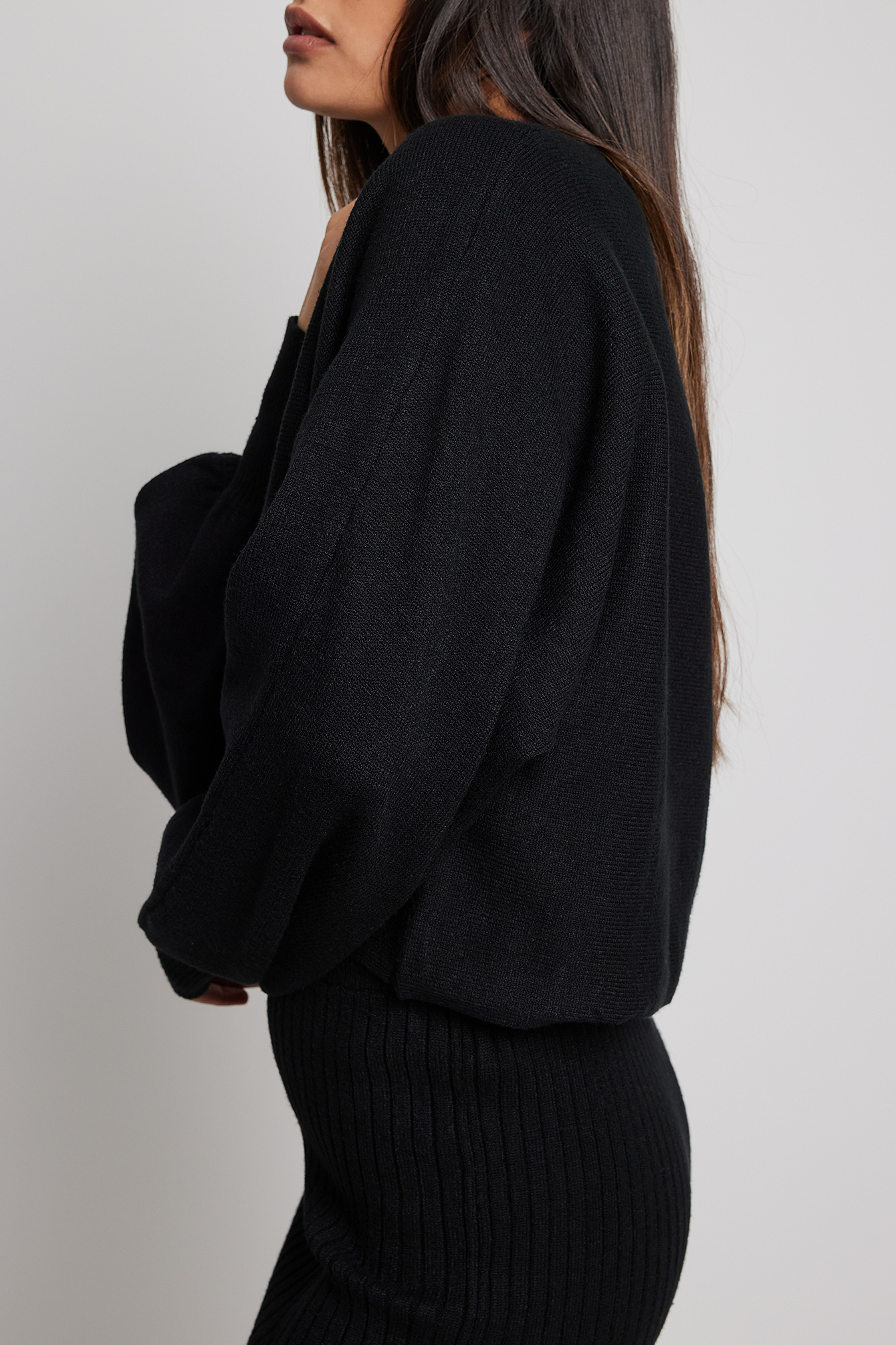 Round Neck Cropped Knitted Sweater Black Na