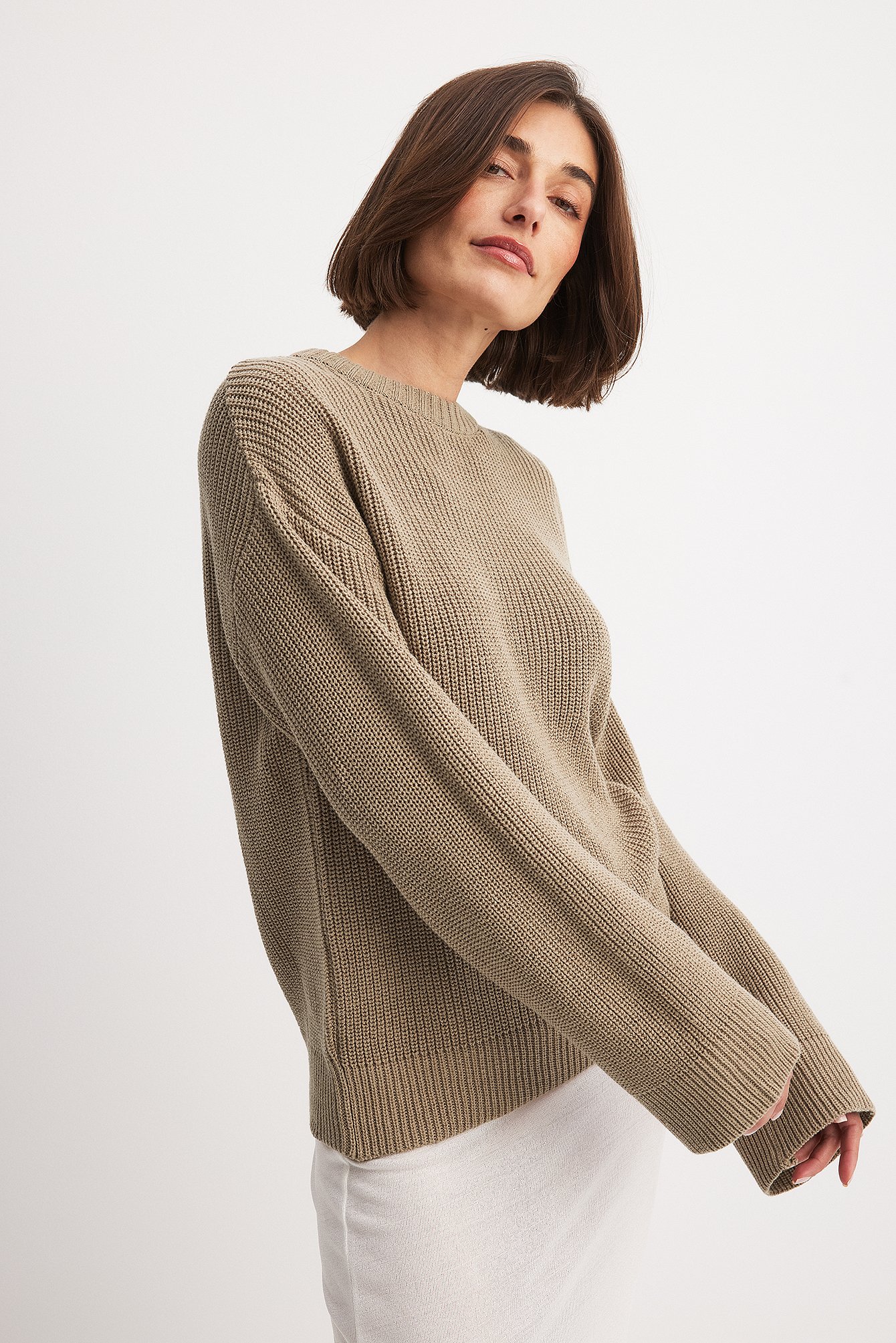 Ashton Wood x NA-KD Strickpullover mit Rundhalsausschnitt - Brown