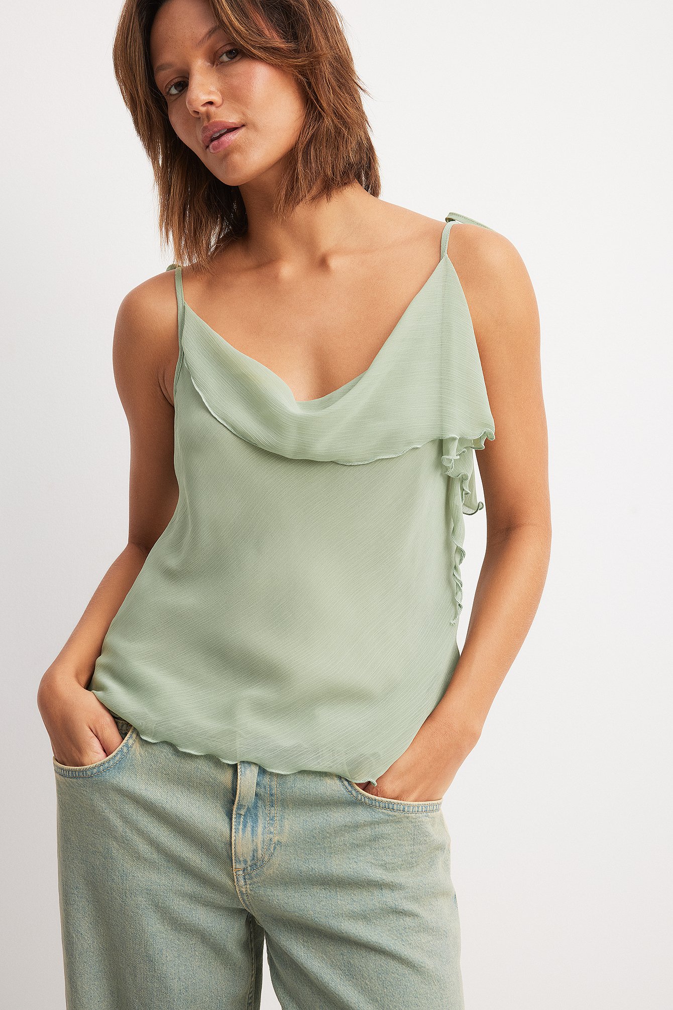 NA-KD Chiffon-Oberteil mit Rüschen und Schnürung - Green