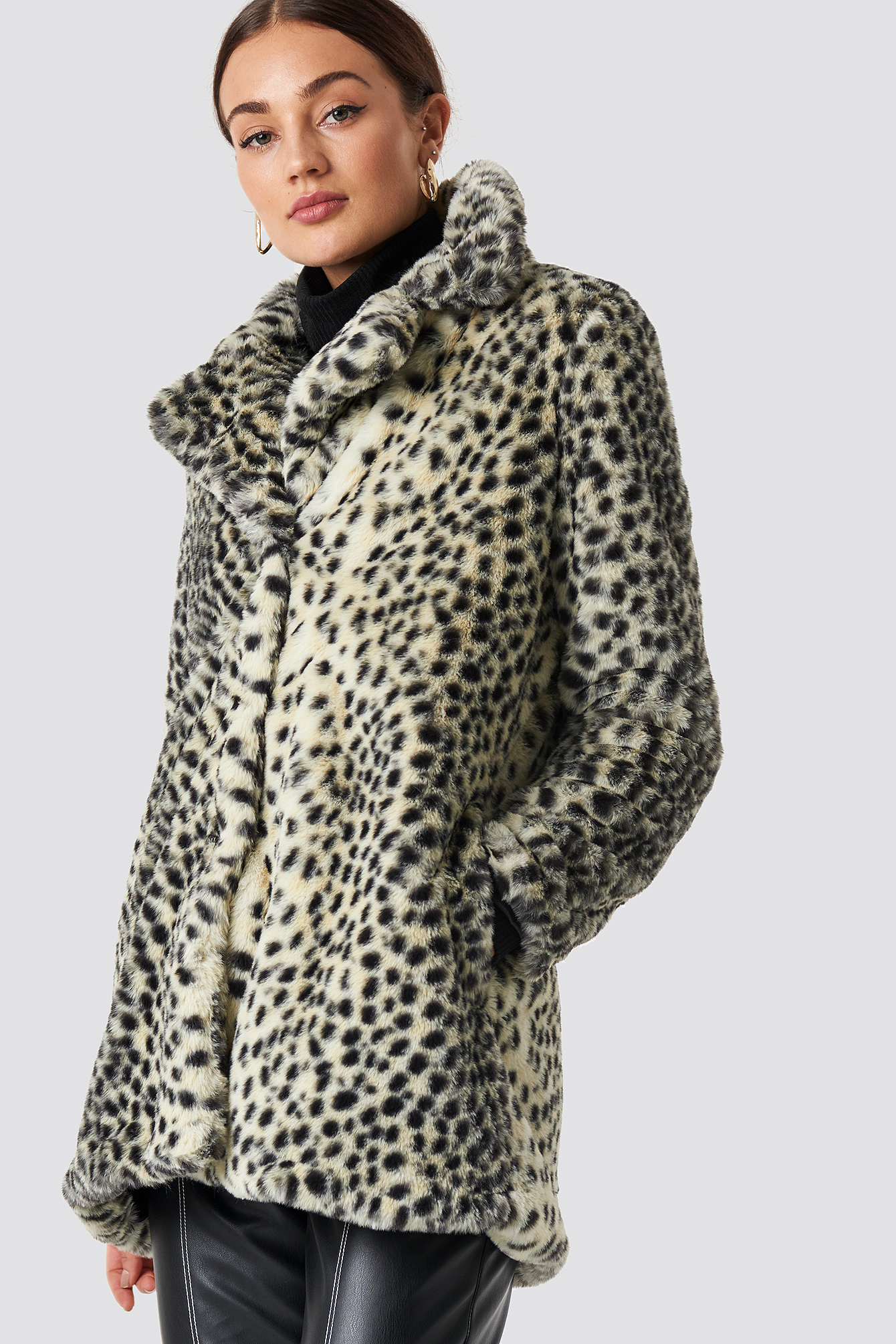 Dot Fur Coat Beige | NA-KD