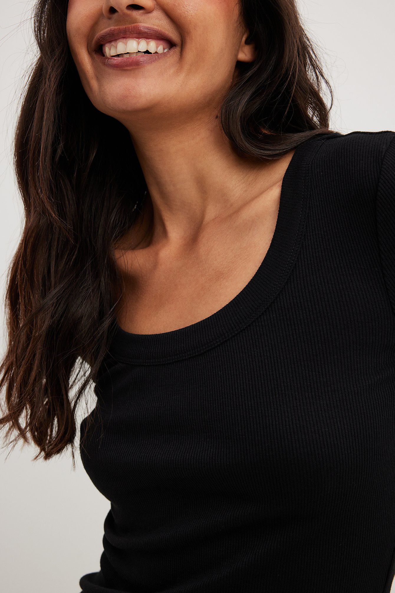 Scoop Neck Ribbed Top Black | NA-KD