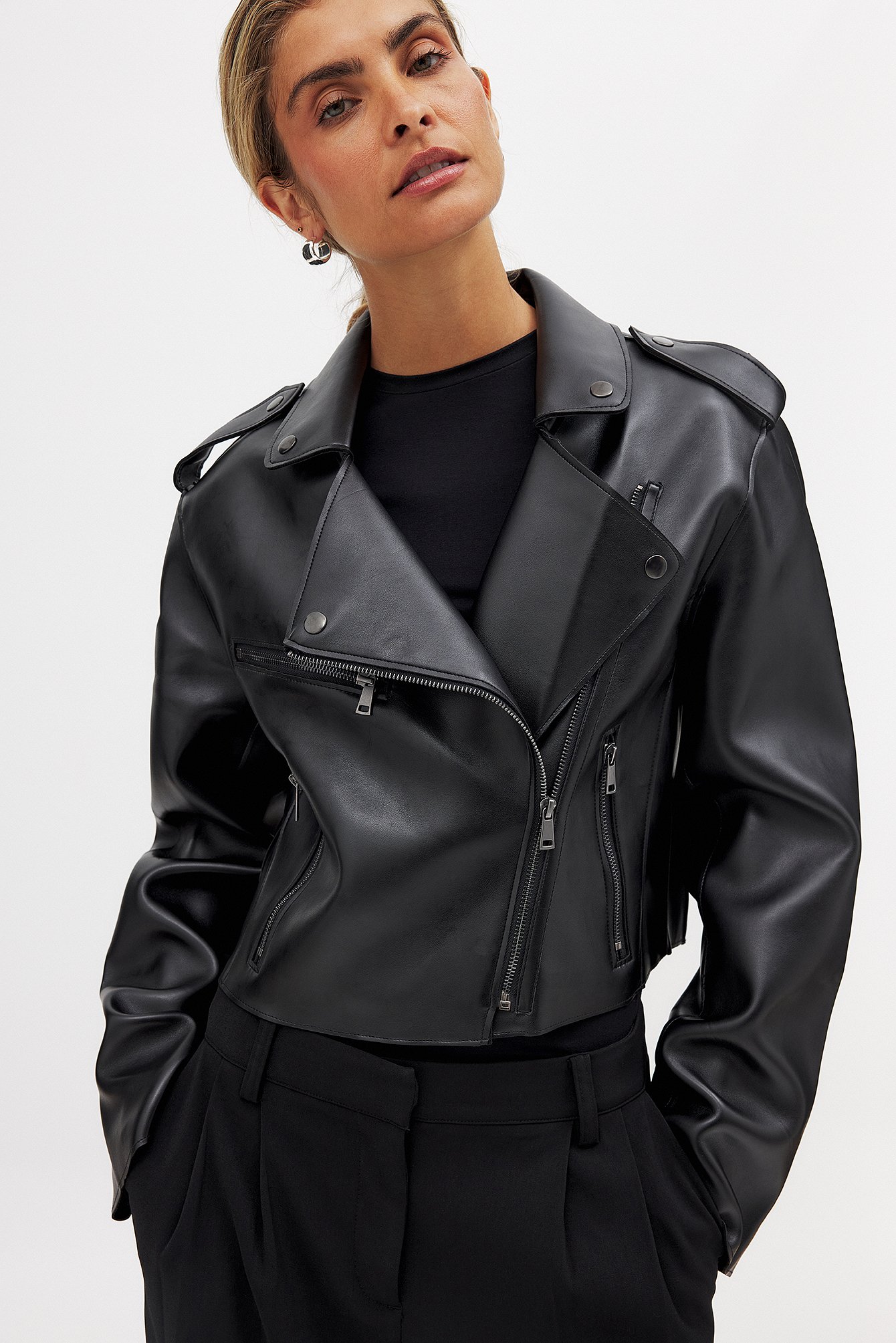 NA-KD Trend Kurze PU-Bikerjacke - Black