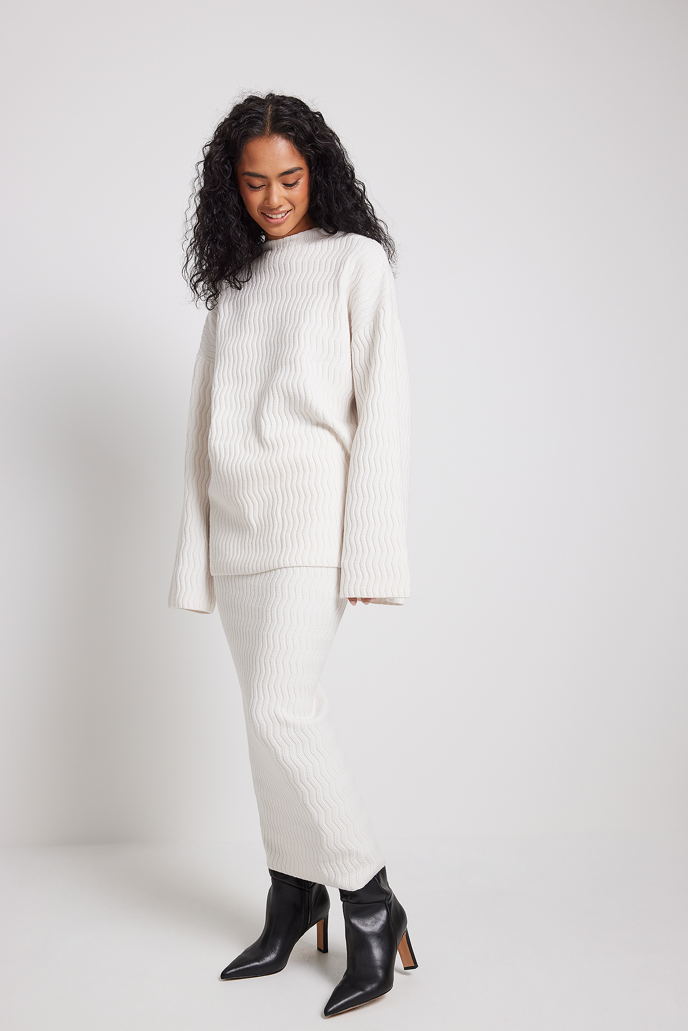 Wavy Knitted Oversized Sweater Offwhite Na 0881