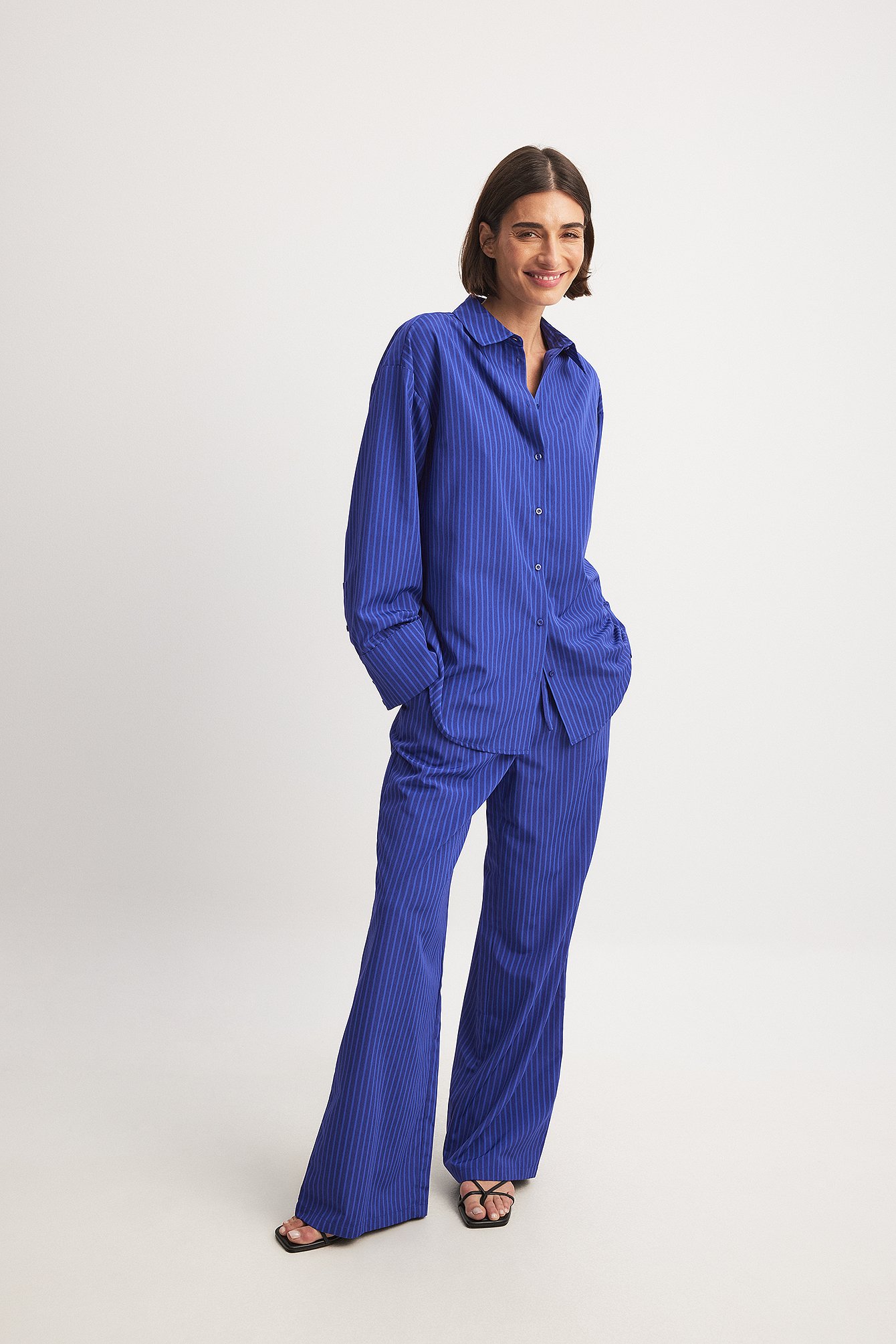 The Hanna Schönberg Edit Gestreifte elastische Hose mit halbhoher Taille - Blue,Stripe