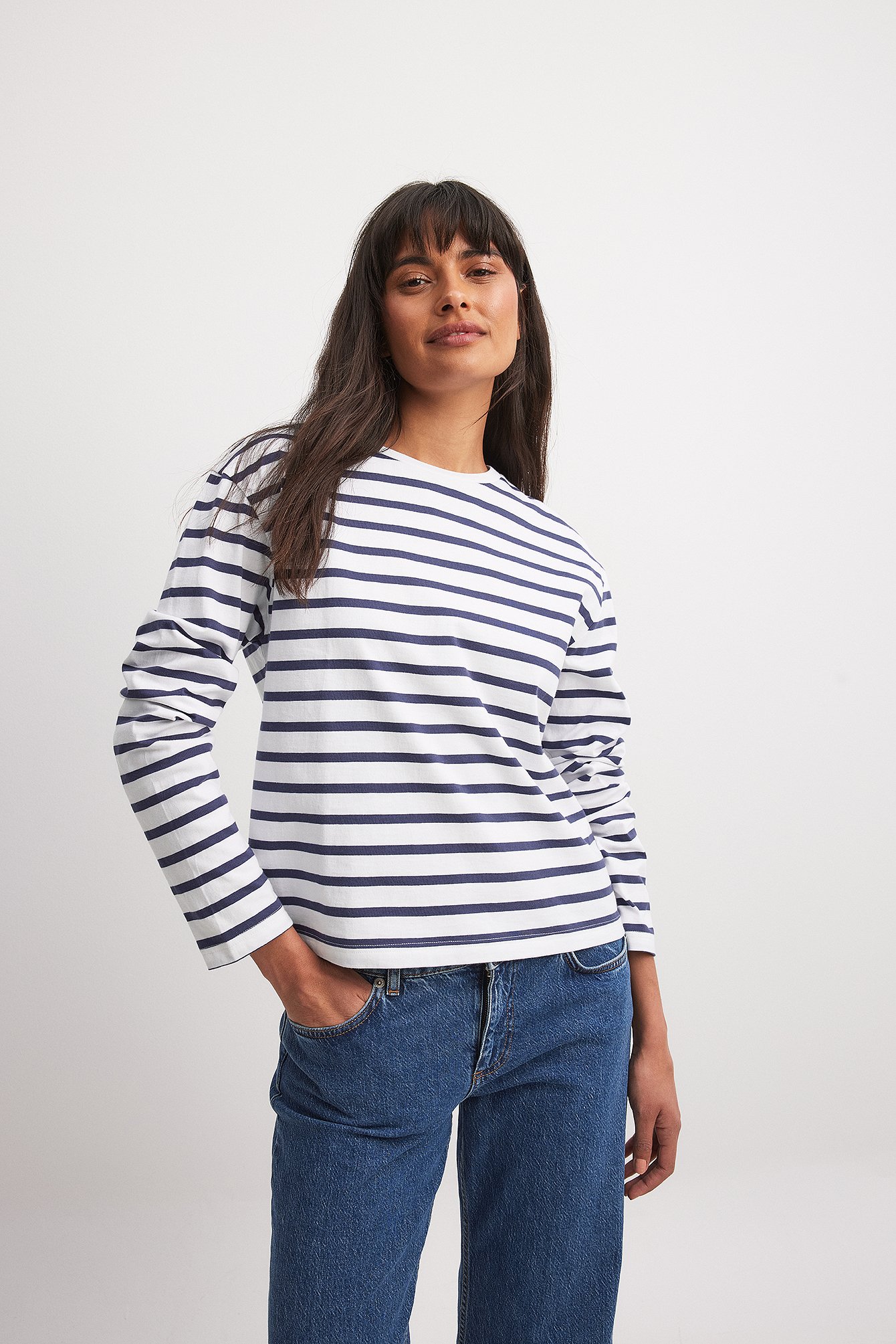 NA-KD Basic Gestreiftes Oversize-Oberteil mit langen Ärmeln - Blue