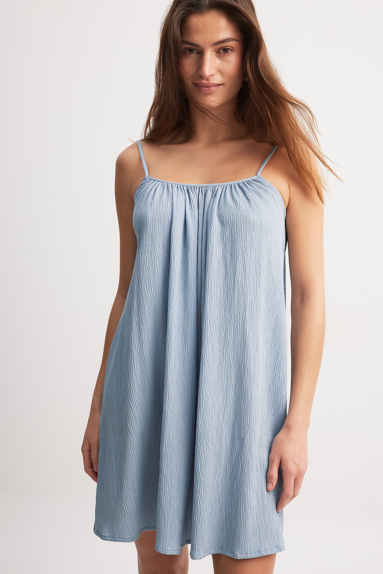 NA-KD LOW BACK FLOWY MINI DRESS - 