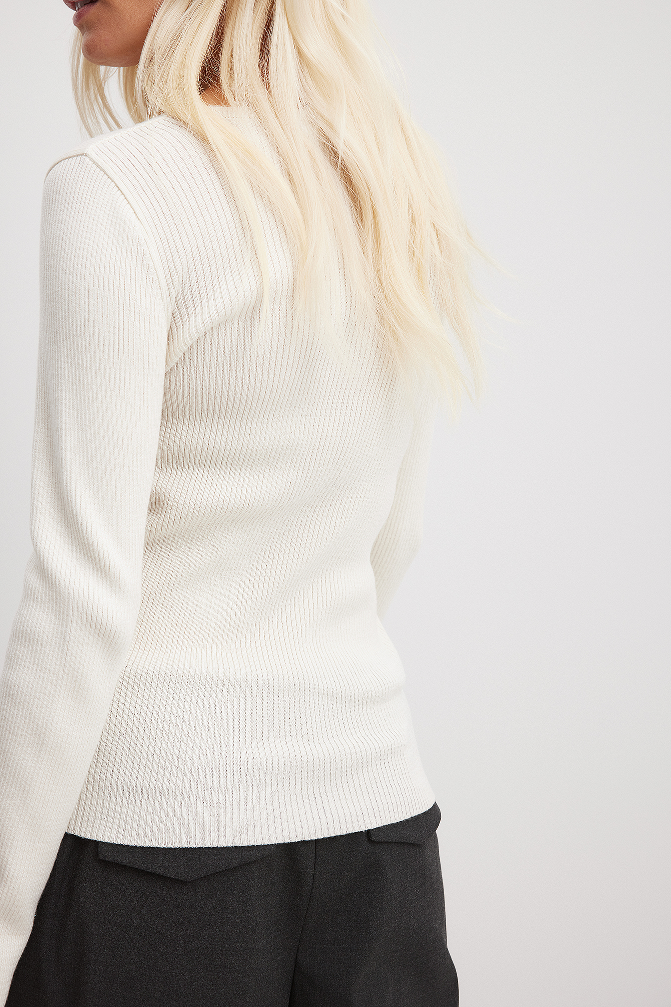 V-detail Light Rib Knitted Sweater Offwhite | NA-KD