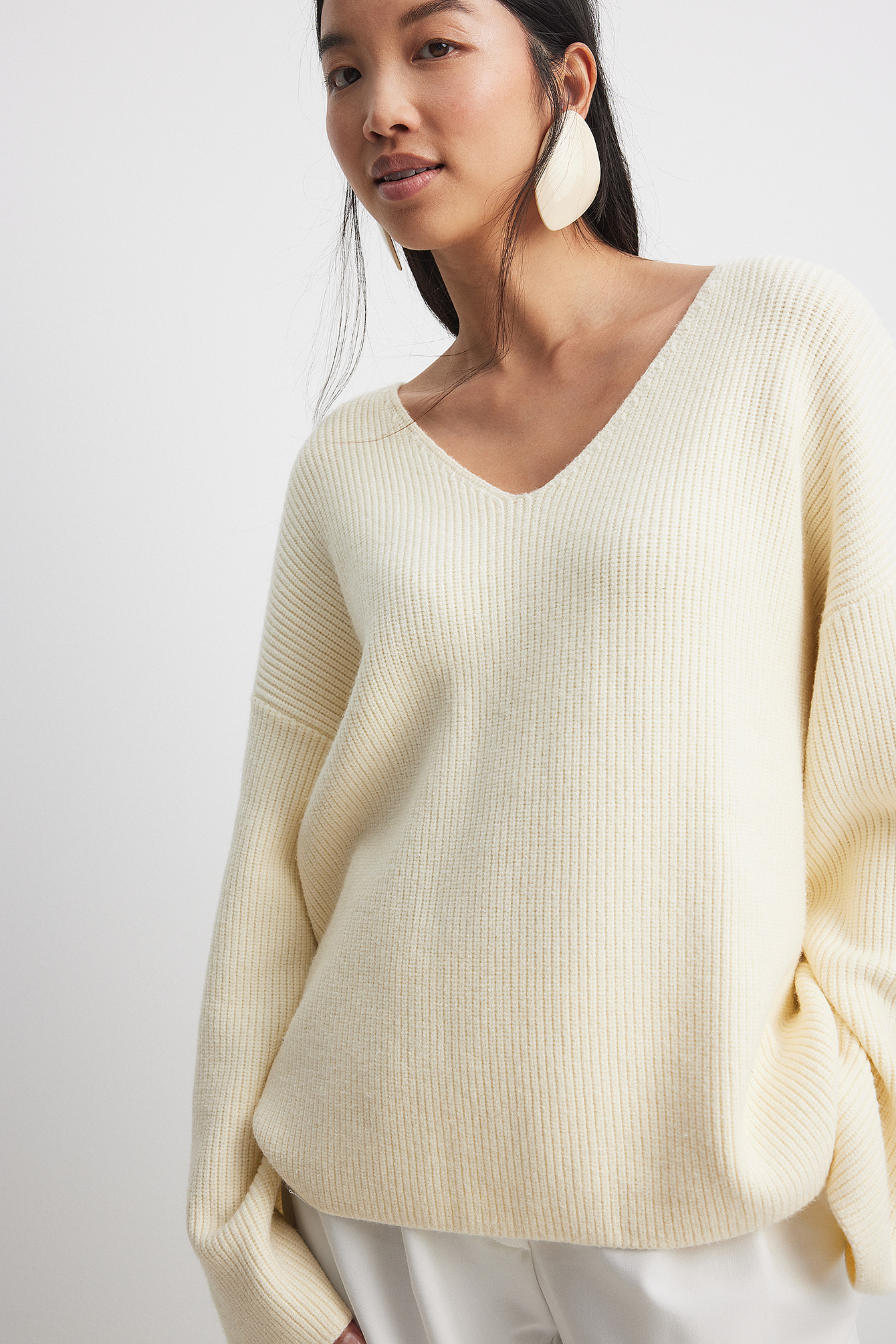 V-neck Knitted Sweater White | NA-KD