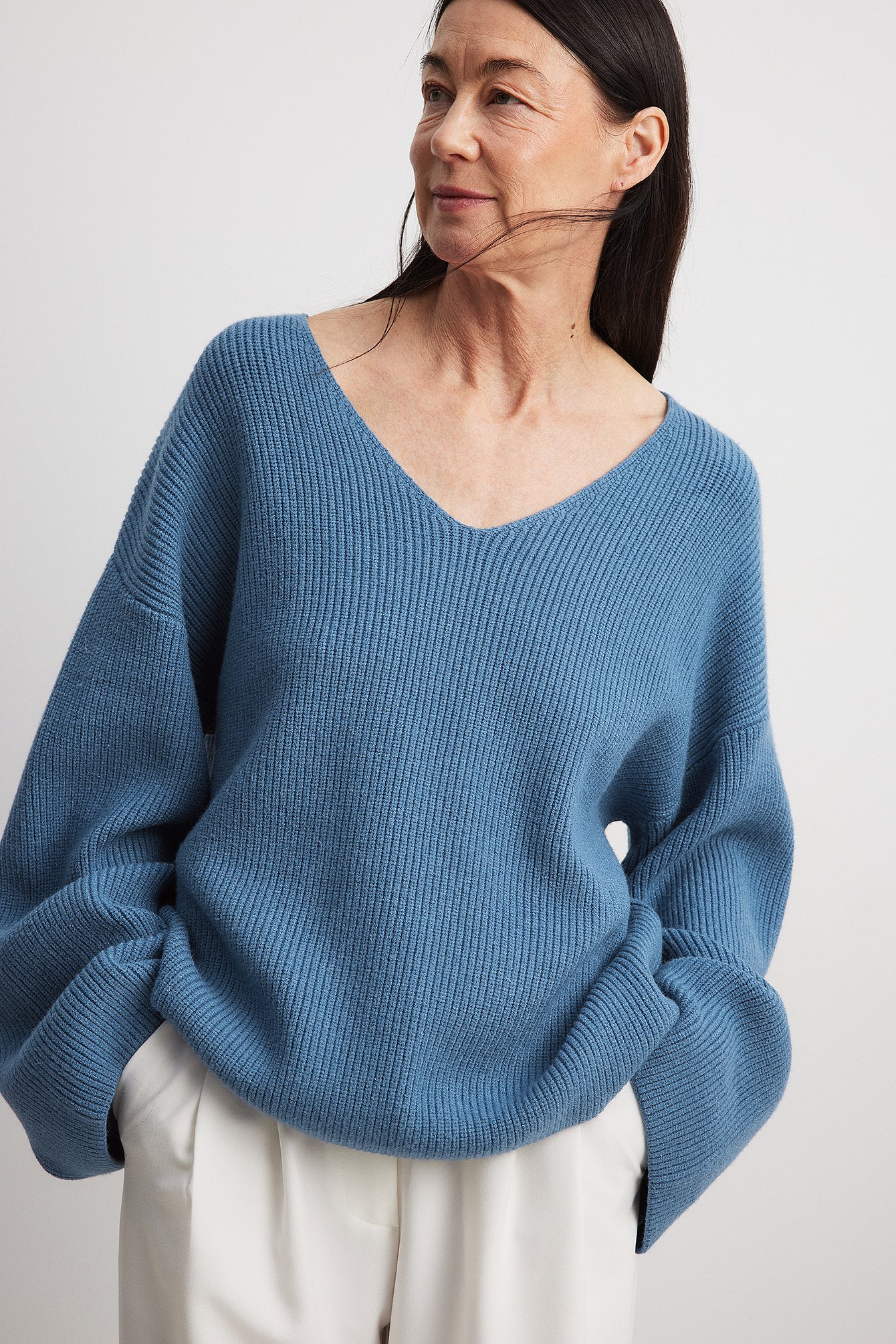 NA-KD V-Ausschnitt Strickpullover - Blue