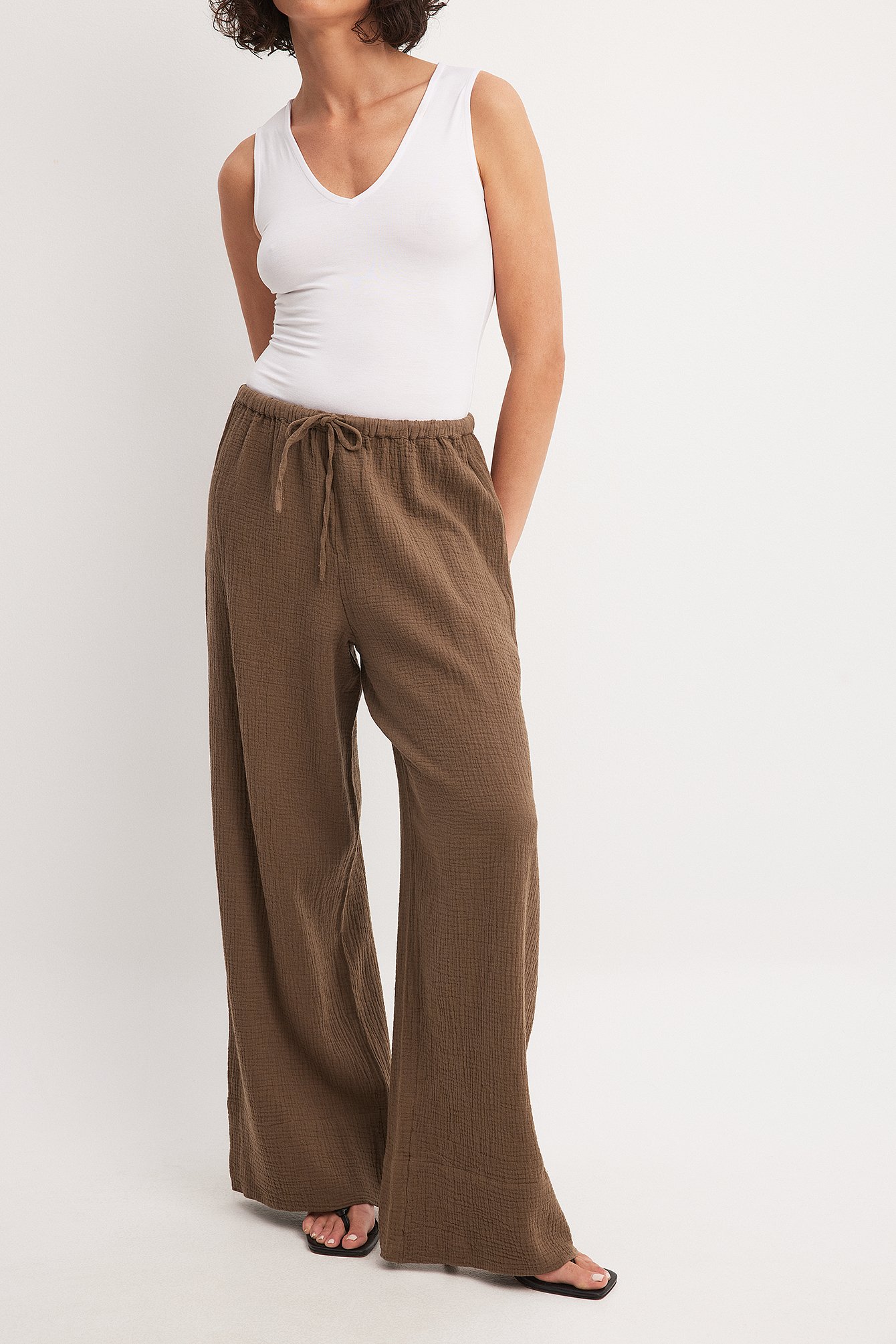 NA-KD Hose mit weiten Beinen und mittelhoher Taille - Brown