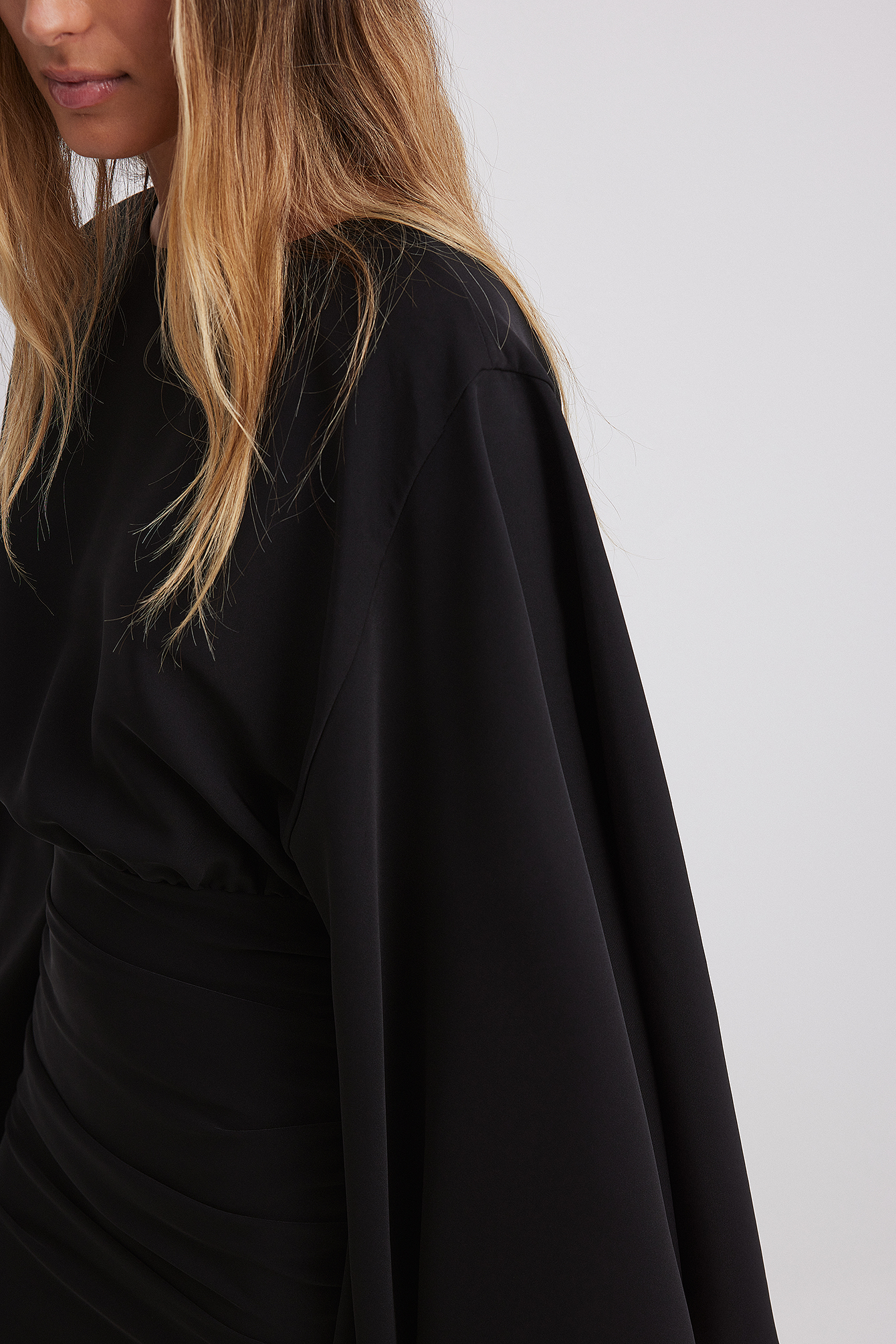 Robe à manches-capes et détail oversize - Prêt-à-porter de luxe, Femme  1ABQRD