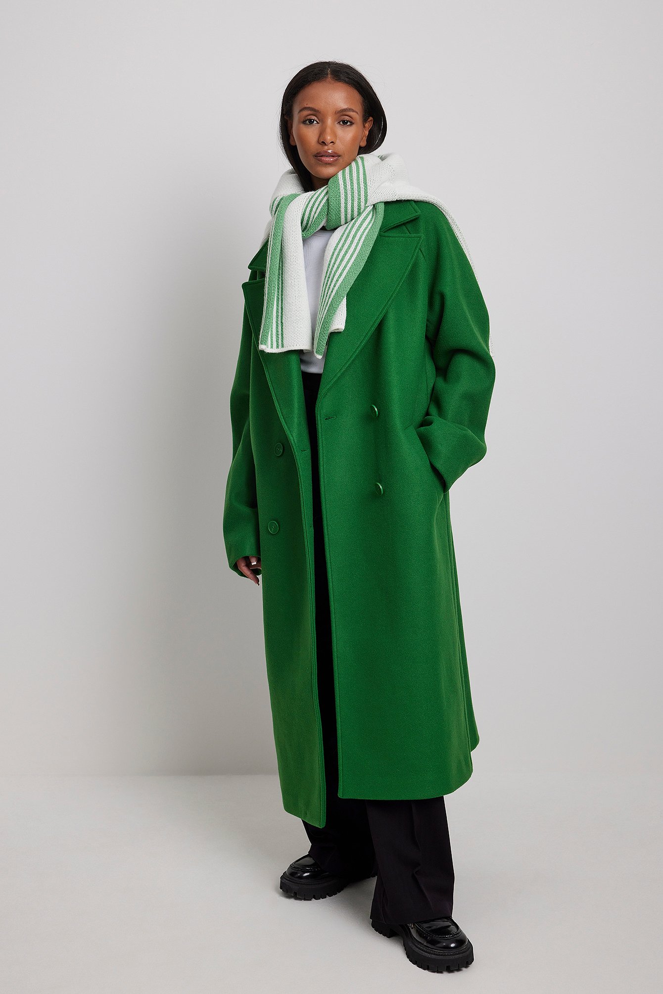 en Men Andrew Halliday Midifrakke i uldblanding Grøn | NA-KD