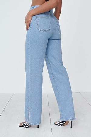 Blue Jeans Direitos com Pormenor de Abertura