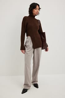 Asymmetric Knitted Rib Sweater Brown | NA-KD