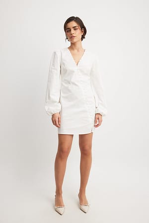 White Vestido mini assimétrico de manga comprida com botões