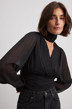 Black Bluse mit Ballonärmeln und Plissee-Detail