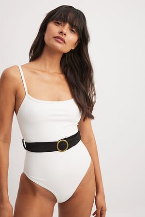 Offwhite Badpak met riem