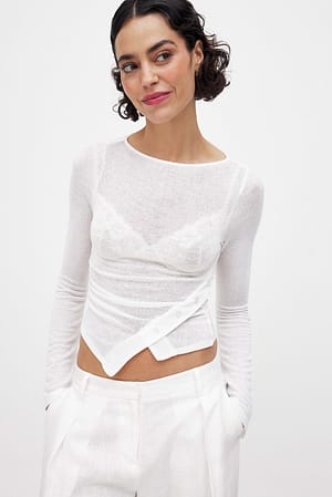 Offwhite Top met knopendetail