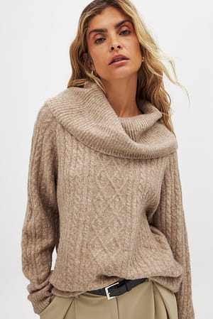 Beige Melange Strickpullover mit Zopfmuster und Rollkragen