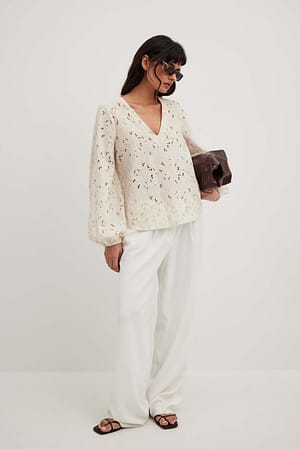 Cream Blusa de algodón de manga larga con bordado inglés