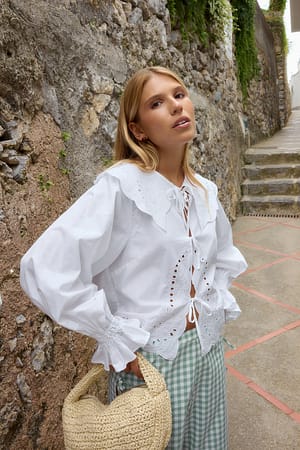 White Katoenen blouse met borduursel en strikdetail