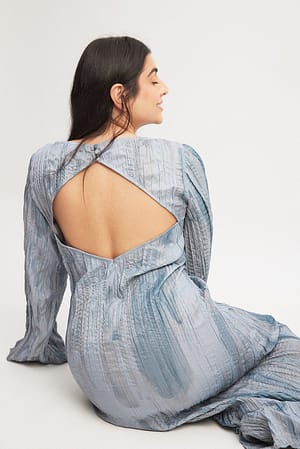 Abstract Print Skrynklig långärmad maxiklänning med öppen rygg