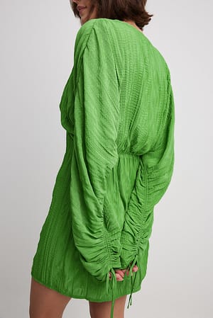 Green Vestido mini de atar com efeito enrugado