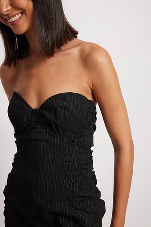 Black Pinstripe Miniklänning med kupdetalj