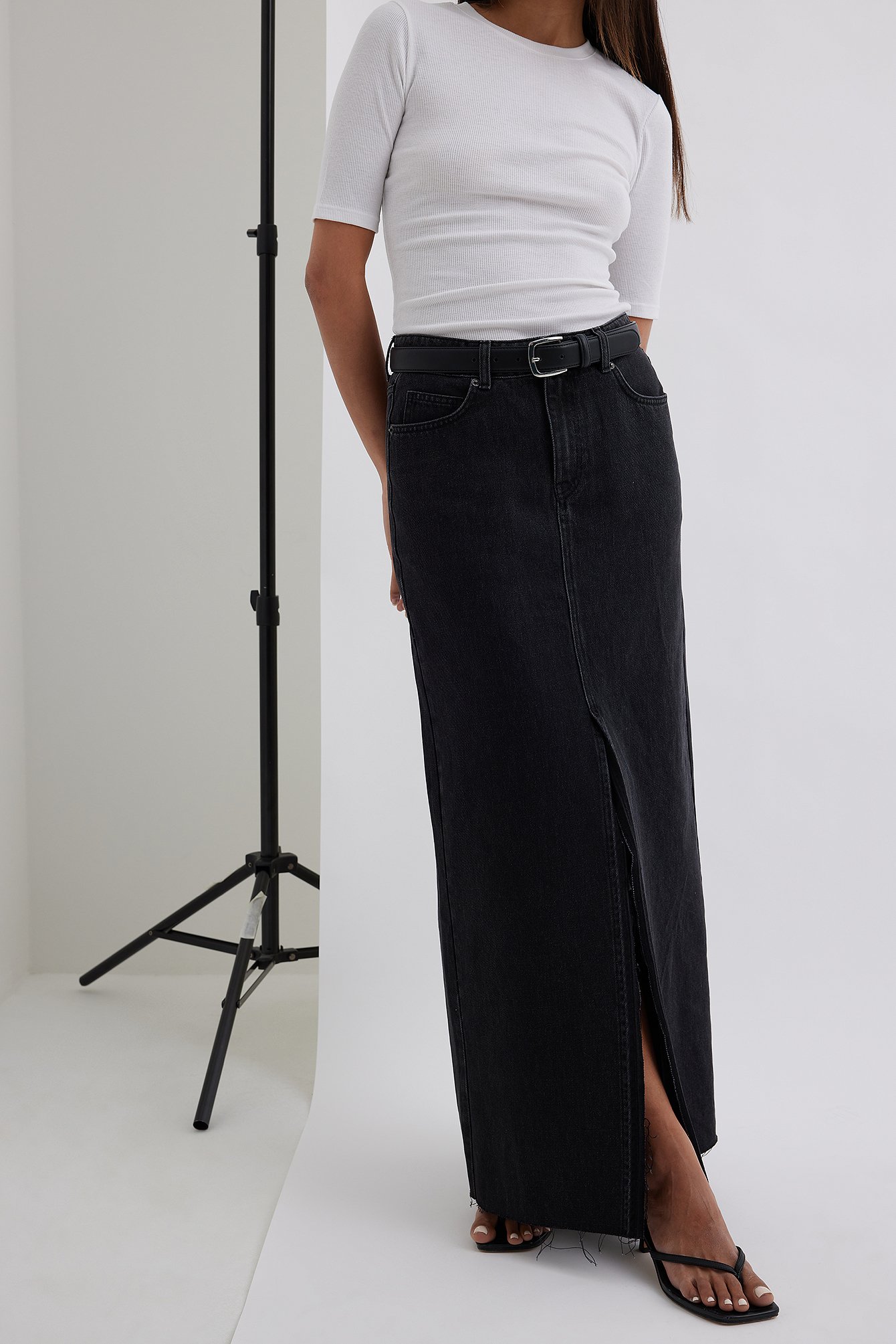 Karnel - Denim Midi Skirt | YesStyle | Denim skirt women, Black denim skirt  outfit, Long denim skirt outfit