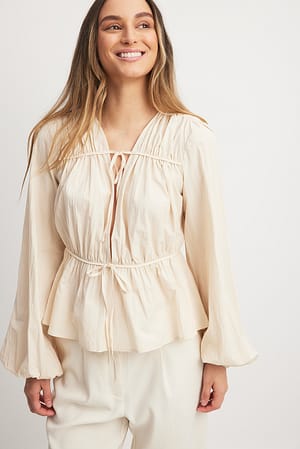 Light Sand Gedetailleerde blouse met trekkoord