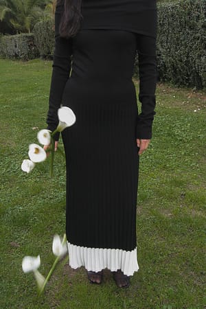 Black Off Shoulder Knitted Maxi Dress
