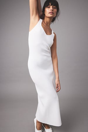 White Fijngebreide midi-jurk met lage ronde hals